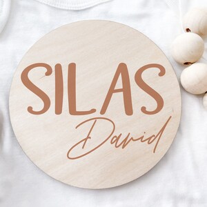 Placa de anuncio de nacimiento - Disco de estadísticas de madera - Signo de nombre del bebé - Regalo de ducha personalizado - Accesorio fotográfico de hospital grabado - A3