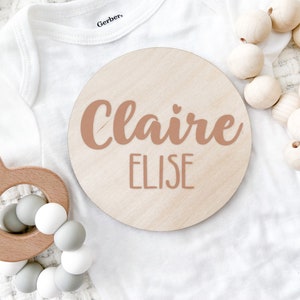 Disques en bois pour faire-part de naissance de bébé PERSONNALISÉS - carte jalon - cadeau de douche - marqueur de carte en bois gravé à l'eau-forte, accessoire photo cercle stat