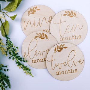 Disques d'étape mensuelle - Plaque d'étape en bois - signes d'âge - cadeau de douche nouveau-né - accessoire photo gravé - première année de bébé