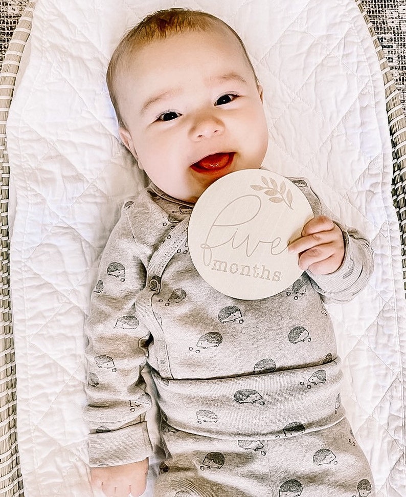 Milestone Discs - Monthly Plaque - Wood Age Signs - Newborn Shower Gift -Engraved Wooden Photo Prop -  Babys First Year 