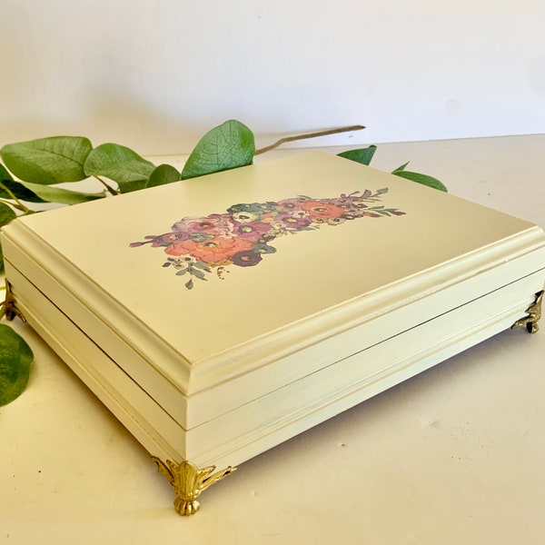 Hand Painted Keepsake Box, Upcycled Vintage Jewelry Box, White and Gold Jewelry Box, Gift for mom, Gift for Girlfriend, Gift for Daughter