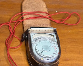 Vintage Sekonic L-8 Light Meter