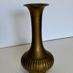 Vintage Brass Vase, Brass Vase, Fluted Edge Brass Vase, Boho Brass Decor, Modern Farmhouse Decor, Old Small Brass Vase