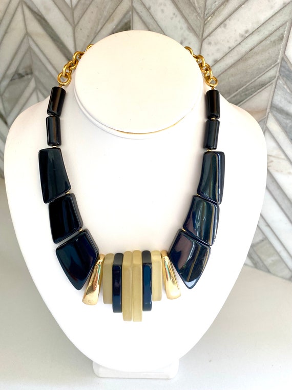 Lucite collar deals
