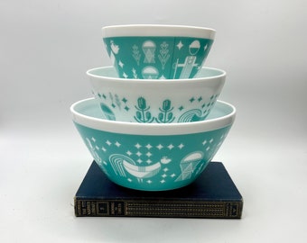 Breloque vintage inspirée des bols de collection en Pyrex, motif Rise 'n Shine inspiré des bols à mélanger blanc et turquoise