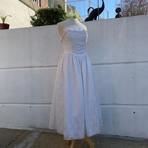 Vintage 70’s White Lace Gown Diamond Run By Wayne Diamond
