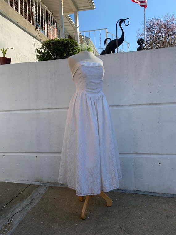 Vintage 70’s White Lace Gown Diamond Run By Wayne… - image 1