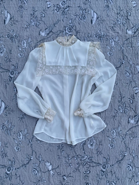 1960’s Does Victorian Era Blouse With Delicate Lac
