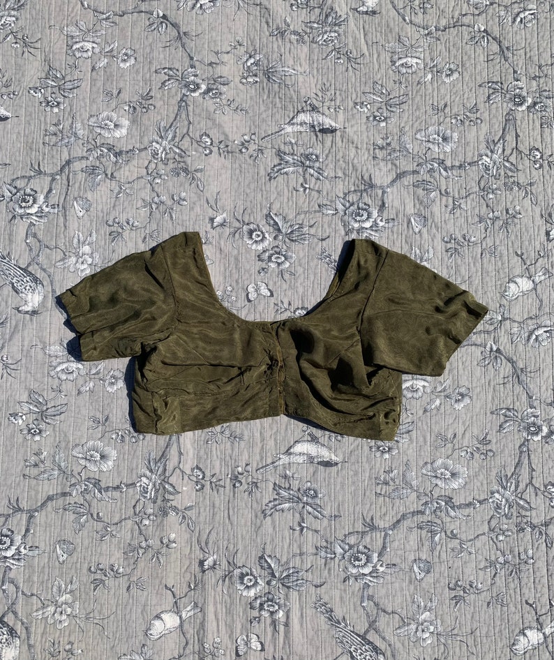 Victorian Antique Sage Green Silk Bodice/Blouse With Wildflower Woodland Cottagecore Print Circa 1860 image 4