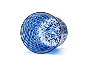 en verre mandala aux bleuets - Verres soufflés à la main | Gobelet en verre soufflé | Verre fait main | Verres colorés | Verres à cocktail