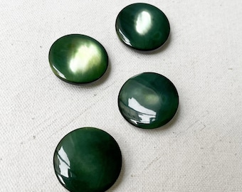 Mother-of-Pearl Design Button Vegetal Green 22mm