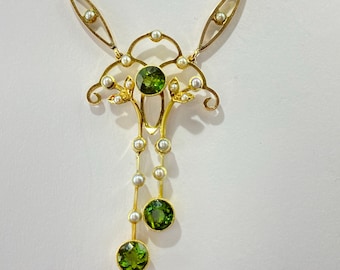 Antique peridot pendant necklace 15ct gold Art Nouveau