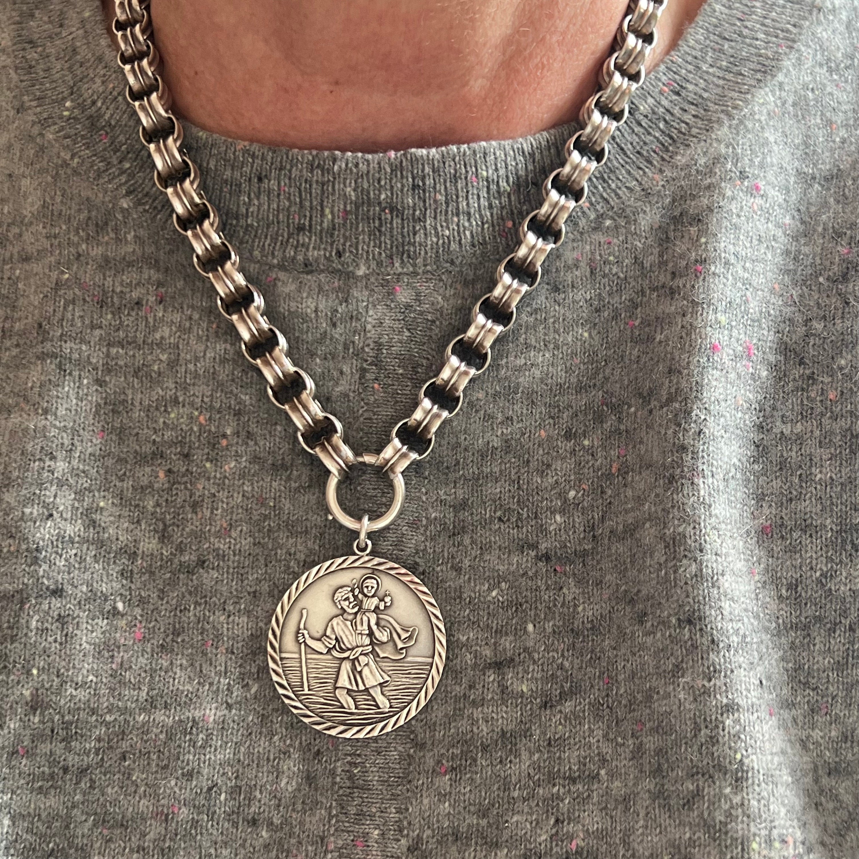 Fine Oxidized Silver Tone St Christopher 1-3/8-inch Medal on 24-inch  genuine rhodium-plated chain with Gift Box (SO8747) : Amazon.in: Jewellery