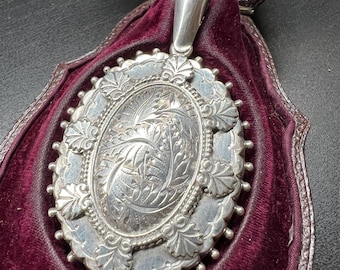 Antique engraved silver photo locket hallmarked 1884