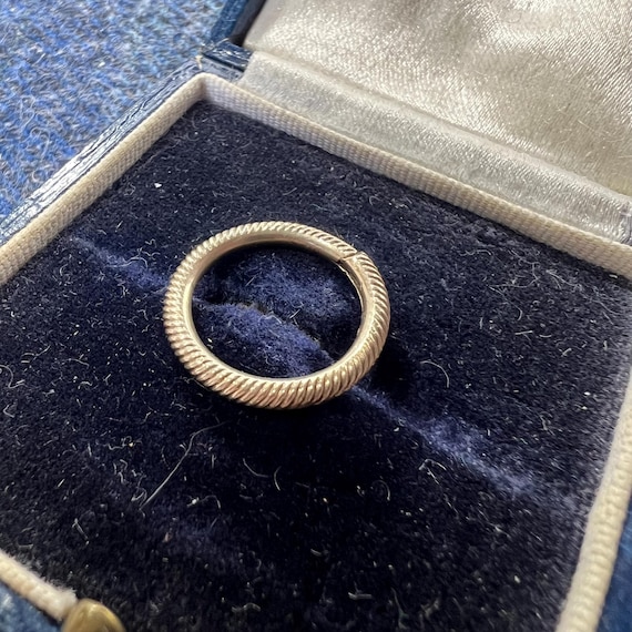 Antique split ring, 15ct gold