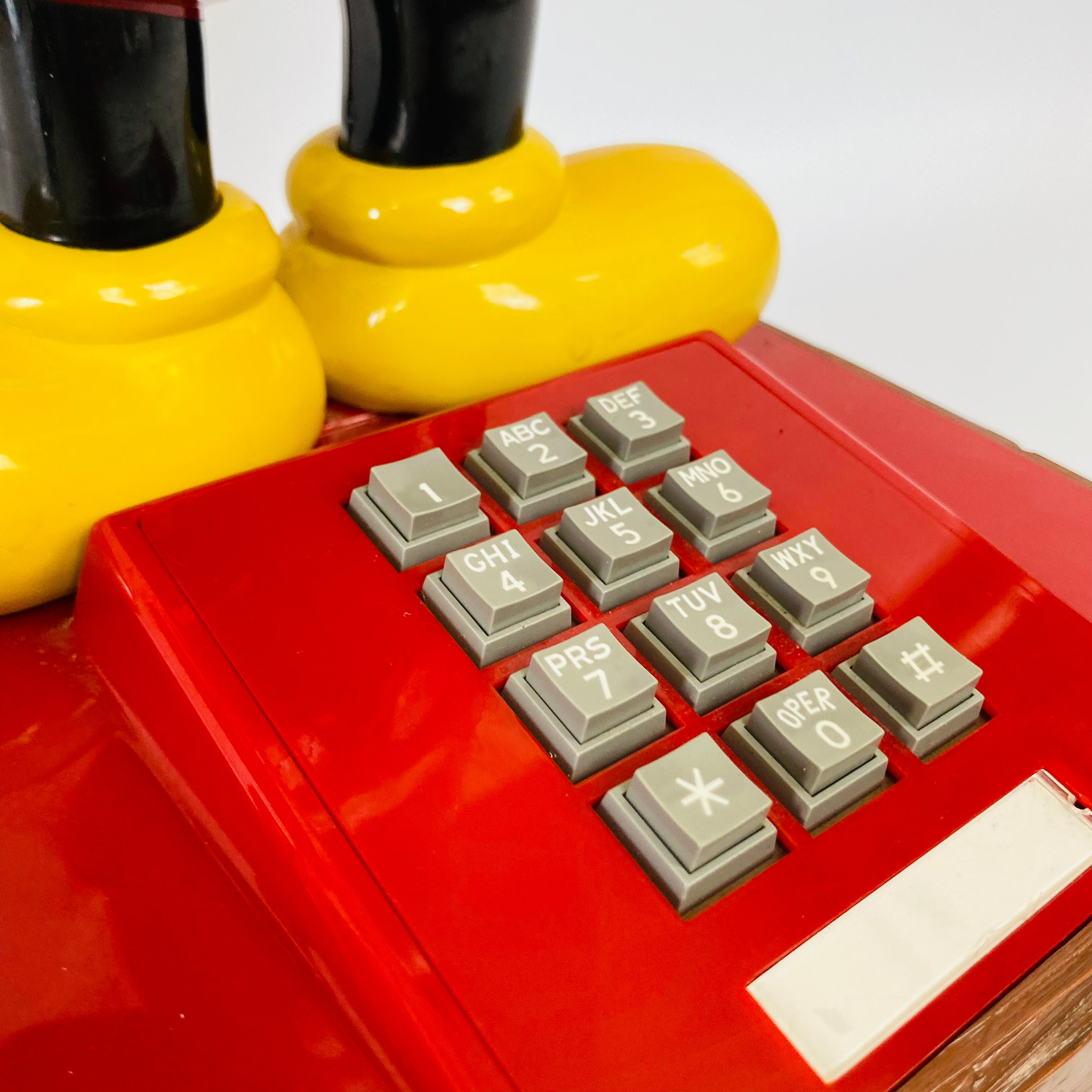1970年代のヴィンテージ ミッキーマウス プッシュボタン電話