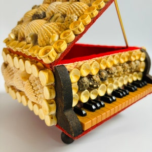 Adorable boîte de piano en coquillage moderne vintage du milieu du siècle pour bijoux/souvenirs/trésors feutre rouge/kitcsh amusant charme déco antique des années 1950 image 2