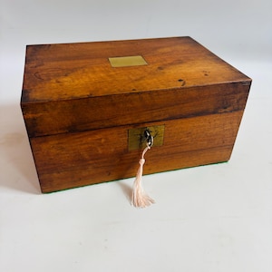 Antique Mahogany Writer&#39;s Box: Victorian Travel Case with Original Leather