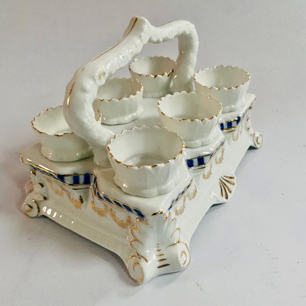 Antiker, wunderschöner, zeitloser französischer Rouen-Fayence-Eierbecherhalter aus dem 19. Jahrhundert mit 6 Eierbechern – hergestellt in Frankreich.