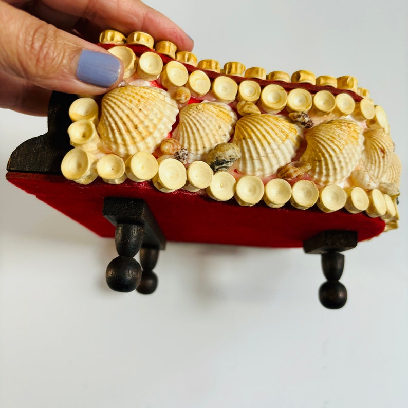 Adorable boîte de piano en coquillage moderne vintage du milieu du siècle pour bijoux/souvenirs/trésors feutre rouge/kitcsh amusant charme déco antique des années 1950 image 5