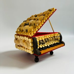 Adorable boîte de piano en coquillage moderne vintage du milieu du siècle pour bijoux/souvenirs/trésors feutre rouge/kitcsh amusant charme déco antique des années 1950 image 8