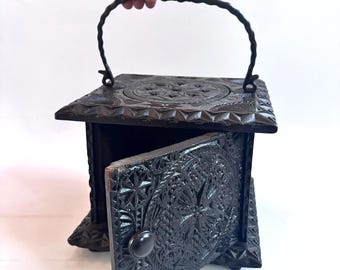 Antiker Fußwärmer aus Ulme, georgianische handgeschnitzte Volkskunstbox, 1780er Jahre Gothcore