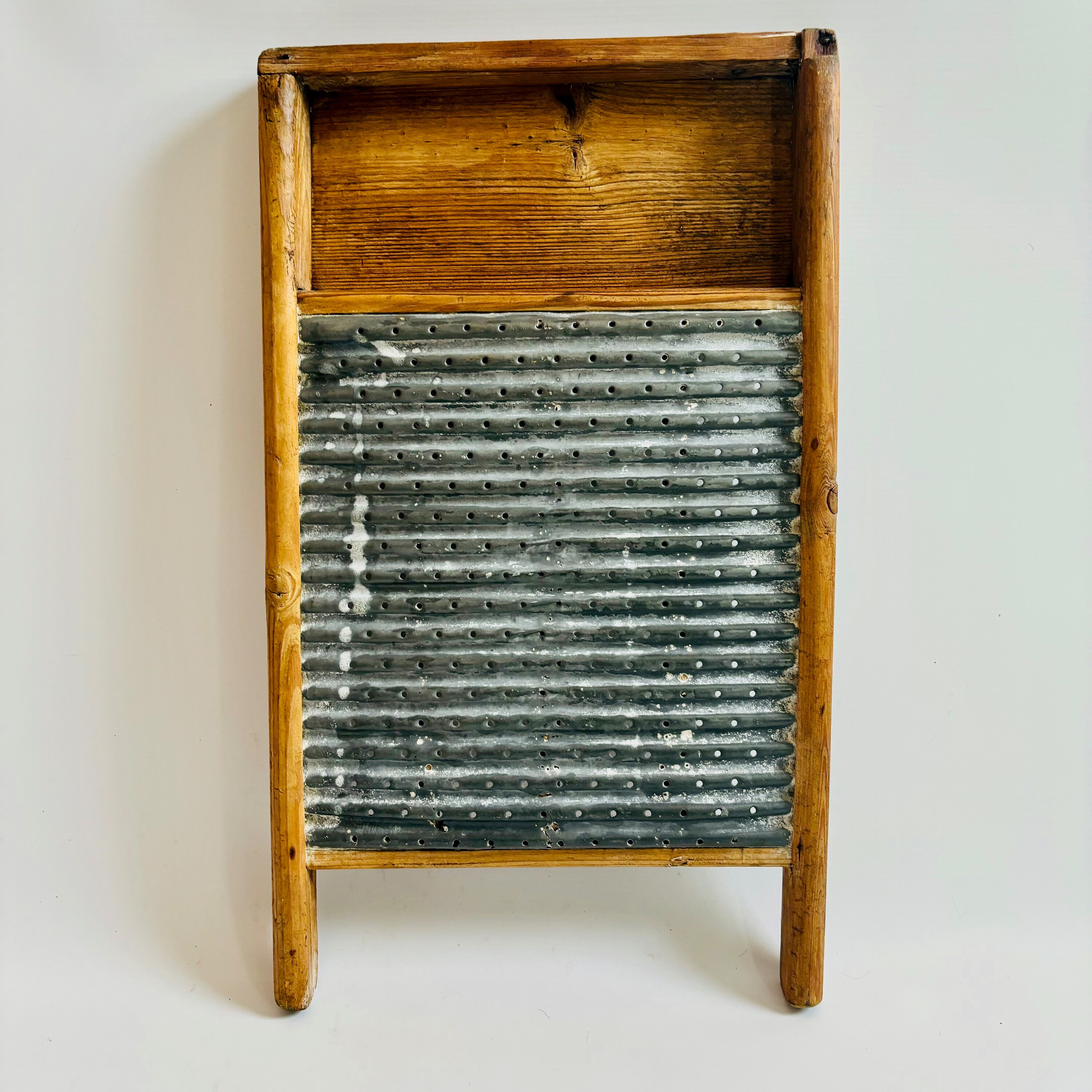 Wonderful Antique Washer Board in Solid Pine With Dove tail