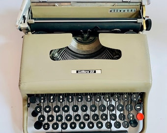 Olivetti Lettera 22 Vintage Typewriter in Beautiful Working Order Made in Italy Icon Classic - Designer Marcello Nizzolo Tom Hanks favourite