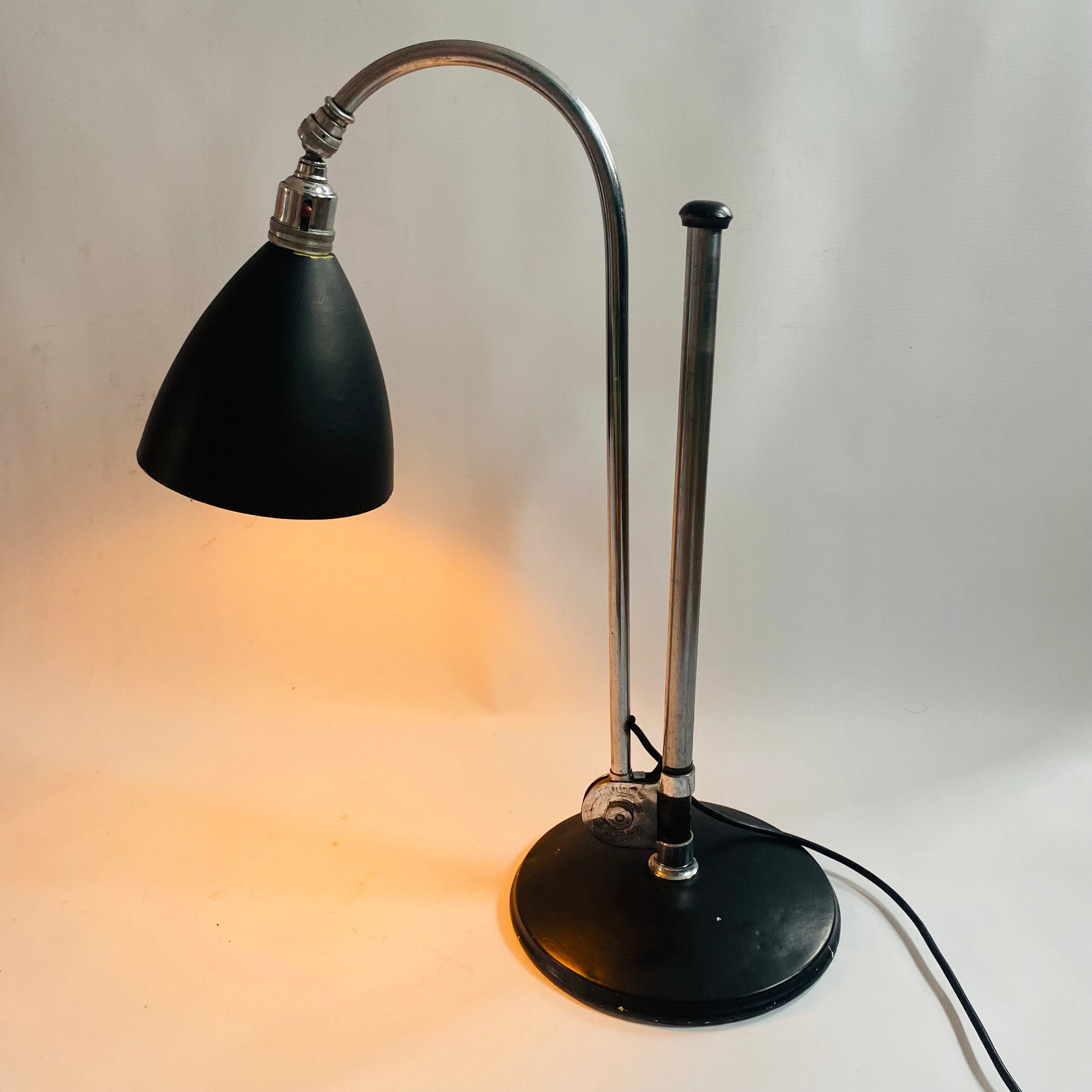 RARE 1930s Bestlite Bauhaus Table Lamp: Robert Dudley Design