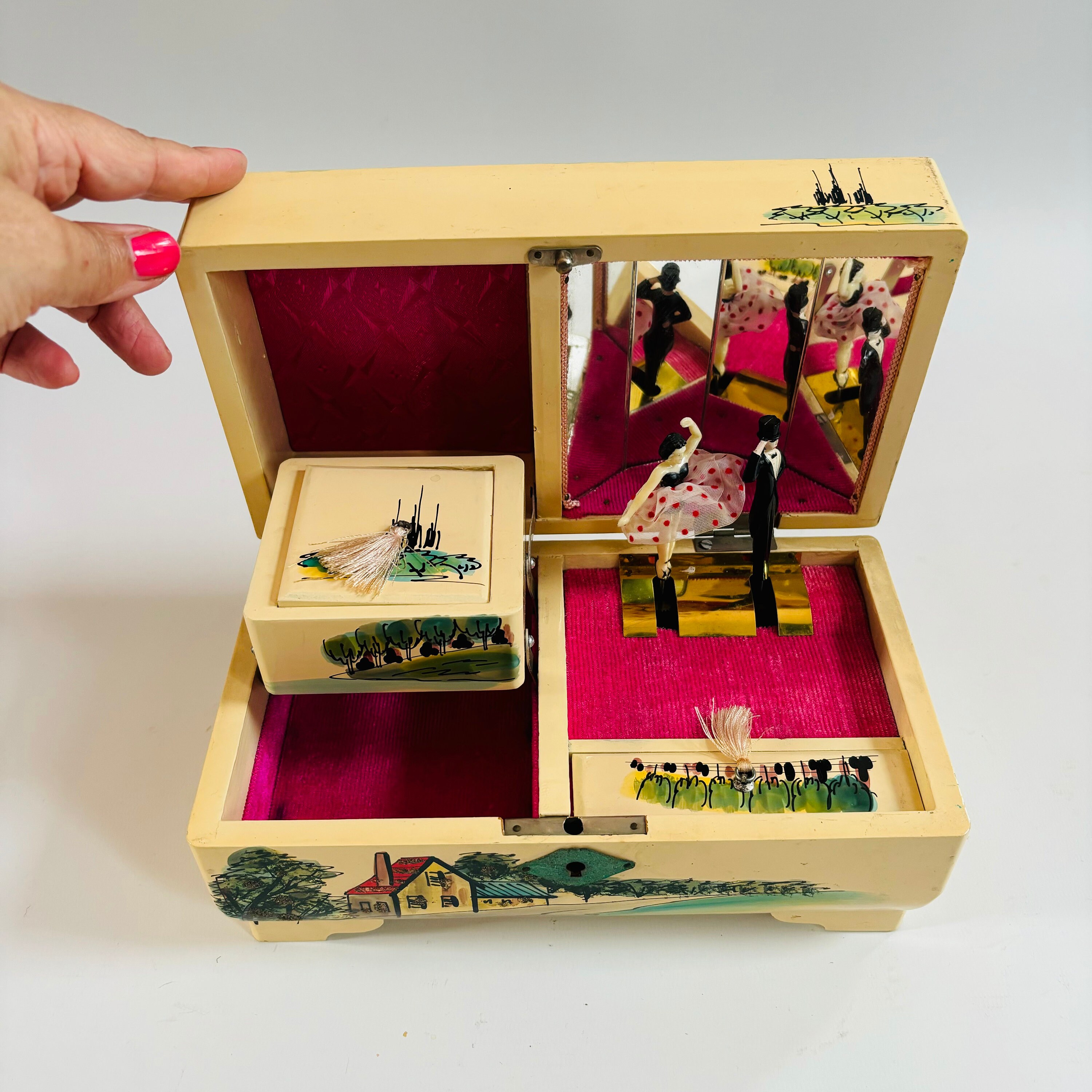Vintage Japanese Musical Jewelry Box: Dancing Couple, Faceted