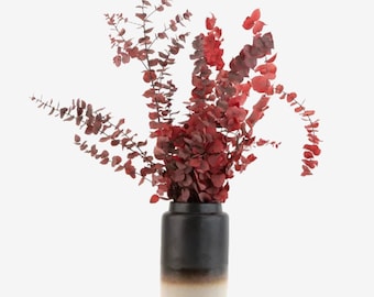 Bouquet d'eucalyptus stabilisé rouge décoration d'intérieur composition florale plantes sans entretien