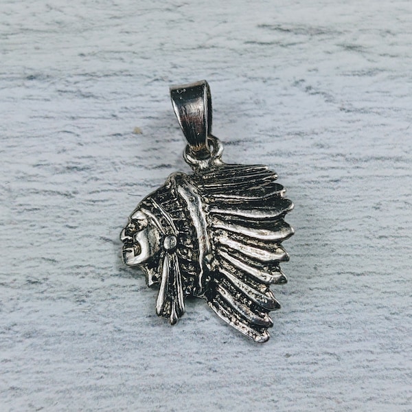 Small Antique Silver Native American Head Charm, Indian Head Pendant, Ethnic, 25mm