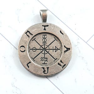 Großer antiker silberner Ochse überzogener griechischer Fortune-Anhänger, Ethnic, 48 x 38 mm