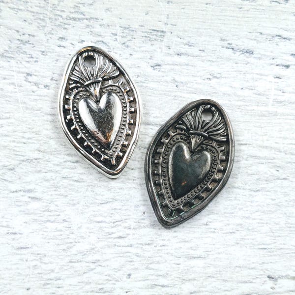 3pcs. Patina or Antique Silver Plated Sacred Heart Charms, 28x18mm, Love, Spiritual, Rustic