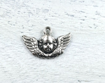 Dije de querubín alado bañado en plata antigua, colgante, volando, 1 pieza, 33 x 24 mm