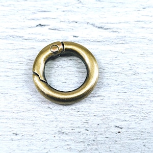 2個入り。20mmアンティーク真鍮Oリング留め具、スプリング留め具、ゲートリング、カラビナ