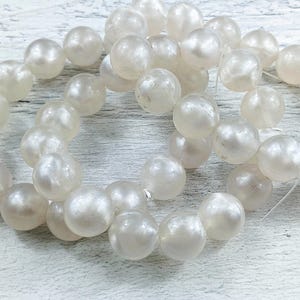 Vintage Creamy White Pearlized Acrylic Round Beads, 14mm, 15pcs.