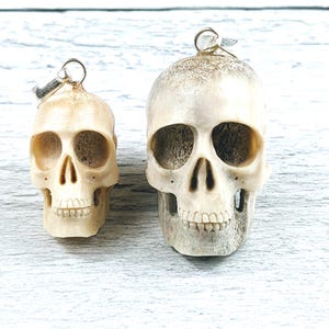 1pc. Hand Carved Deer Antler Bone Skulls Pendant, Ethnic, Approx. 25-30mm