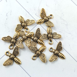 5pcs. Antique Gold Plated Flying Bee Charms, 19x15mm, Insect