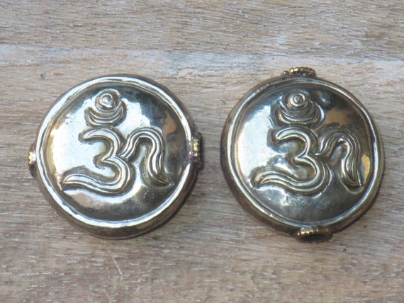 Double Sided Ethnic Nepal 32mm Tibetan Silver Om Symbol Round Bead Namaste Yoga
