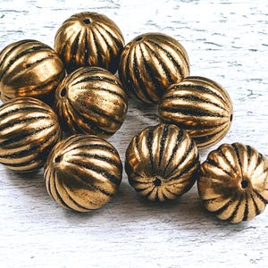 14mm Gold Striped Lucite Beads, Corrugated, Pumpkin, 10pcs.