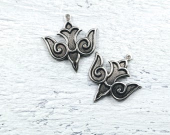 2pcs. Antique Silver Ox Plated Ornate Flying Dove Charms, Bird, Animal, 25x24mm