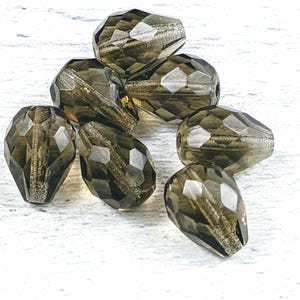 Tschechische Glasschliffrauchquarz Tropfenperle, 13 mm, funkelnd