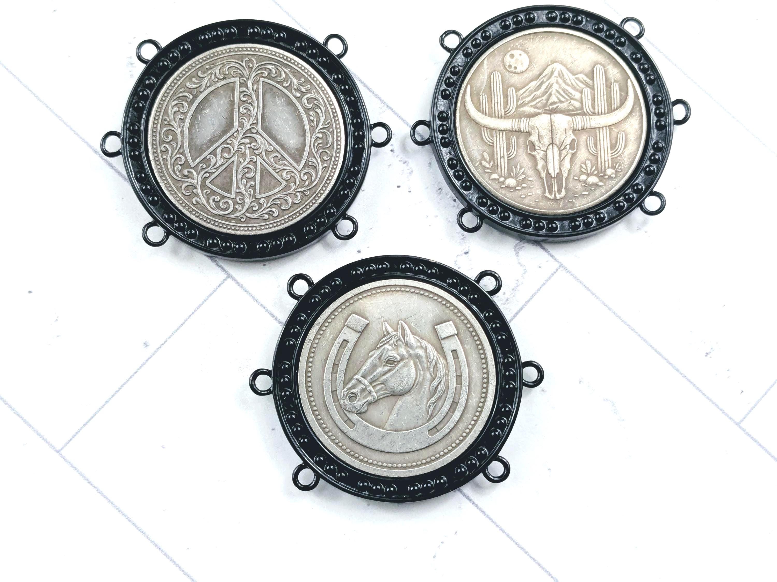 ブラックメッキコインリンク、3穴、1個38mm、ベゼル、メダリオン、ウエスタンロングホーン、ピースサイン、または幸運の蹄鉄馬デザイン - Etsy 日本