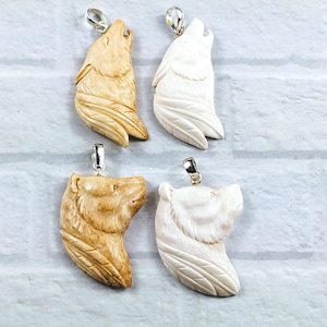 Colgante de pluma de lobo o oso aullador, tallado a mano, de hueso de búfalo natural o antiguo (1 pieza, 50 x 23 mm, 44 x 31 mm)
