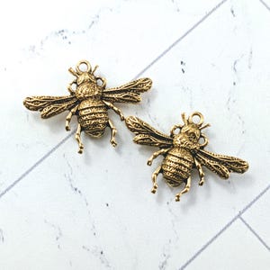 Antique Gold Plated Bee Charm, Flying, 2pcs, 20x28mm, Flower Design