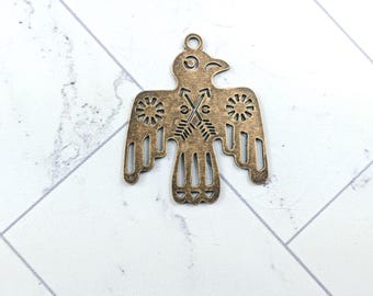 Dije de pájaro de trueno de buey de latón antiguo, colgante, estilo western, flechas, flor, diseño recortado, 33 x 28 mm