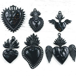 5pcs. Black Plated Plated Plated Sacred Heart Charms, Winged, Barbed Wire, Love, Milagro, Crown, Flame, 30-48mm