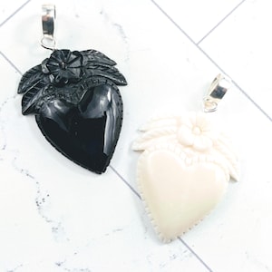 Hand Carved Water Buffalo Bone or Black Horn Heart Flower Pendants, 1pc, Love, Flower and Leaf Design, Nature, 32x24mm