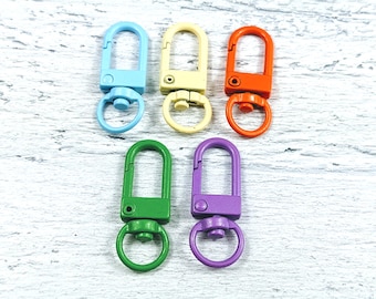 Mosquetón de aleación esmaltada con cierre a presión, giratorio, 1 pieza. 33 x 13 mm, 1 pieza. Azul, rosa, amarillo, naranja, negro, verde, morado y gris.